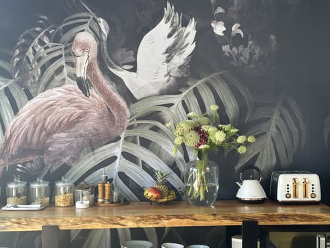 The breakfast room