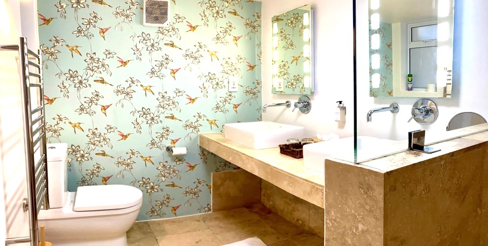 Zebra Suite bathroom